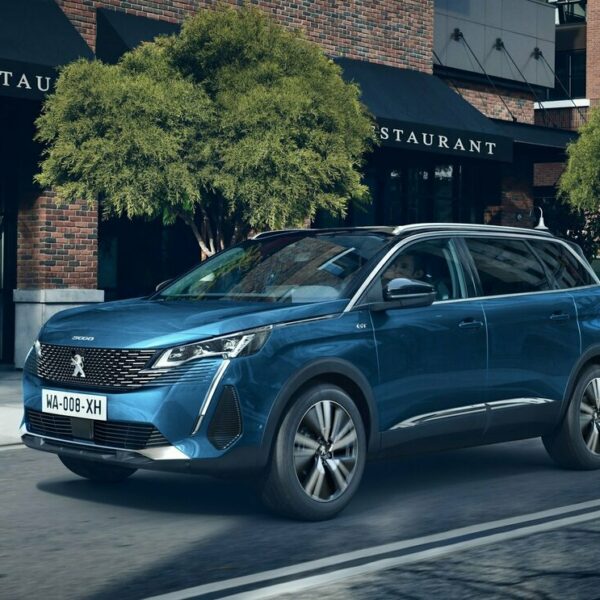 NUOVA PEUGEOT 5008